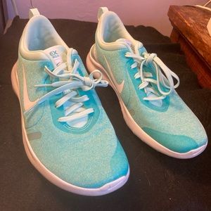 Nike Flex Experience 8 US 8/UK 5.5/EUR 39/ CM 25 worn once in side only